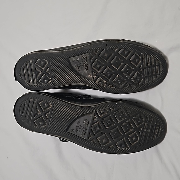 Converse sneakers. - Picture 6 of 6